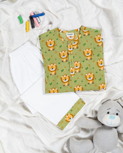 Roaringly Cute Lion Print